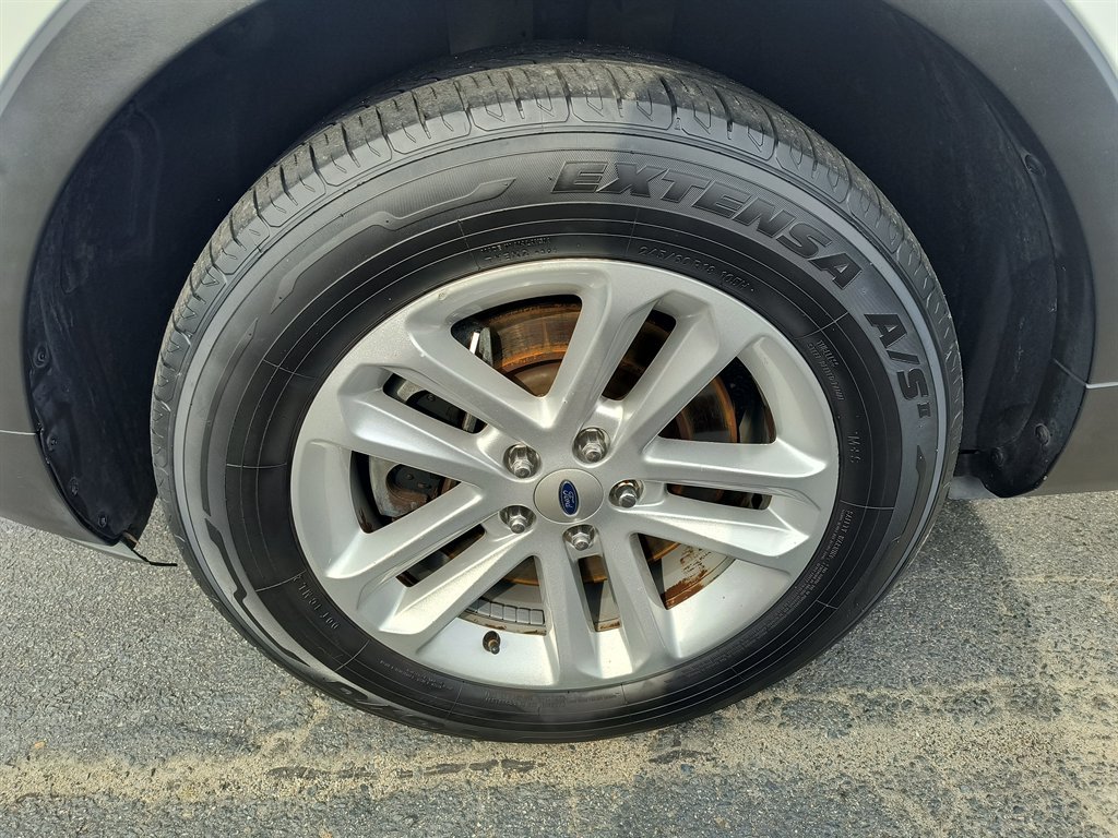 Used 2016 Ford Explorer XLT w/ Equipment Group 202A FWD image 9