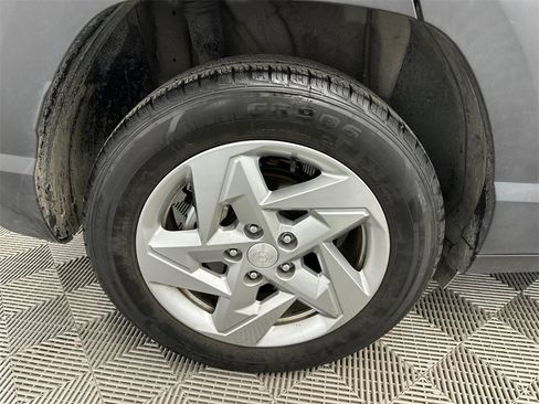 Used 2024 Hyundai Kona SE image 17