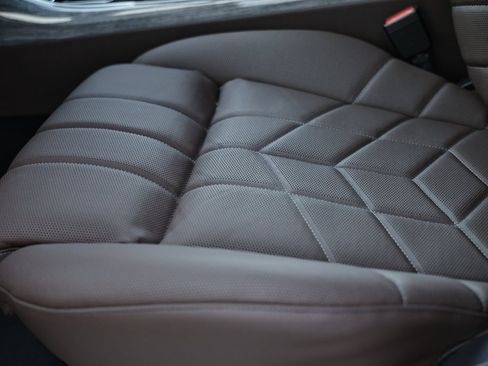 Used 2025 BMW i7 eDrive50 w/ Premium Package image 25