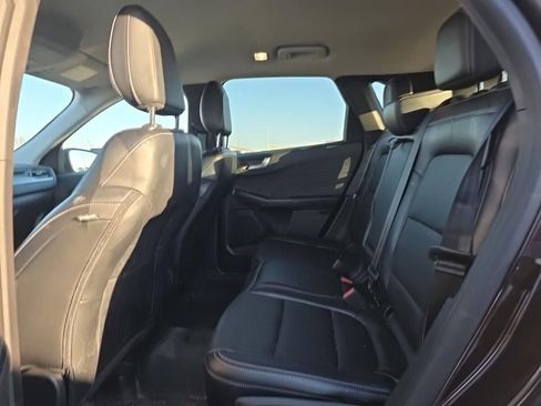 Used 2023 Ford Escape Platinum image 6