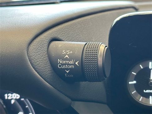 Used 2023 Lexus ES 300h F Sport image 34