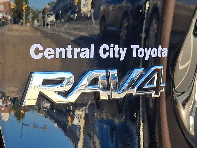 Used 2021 Toyota RAV4 LE AWD/4WD image 29