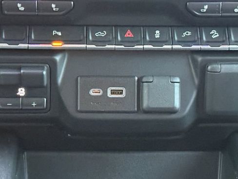 Used 2022 Chevrolet Silverado 1500 LT Trail Boss w/ LT Trail Boss Premium Package image 4