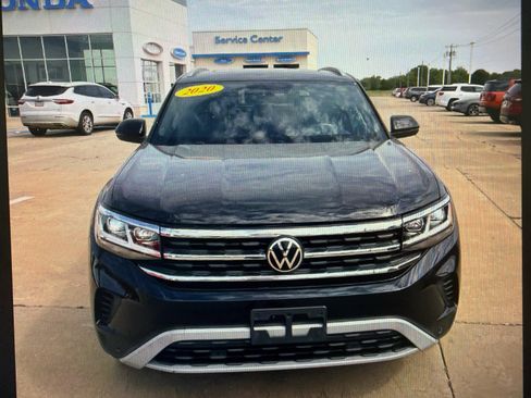 Used 2020 Volkswagen Atlas Cross Sport SE w/ Panoramic Sunroof Package FWD image 12