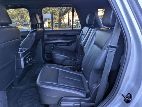Used 2020 Ford Expedition XLT w/ Equipment Group 202A AWD/4WD image 14