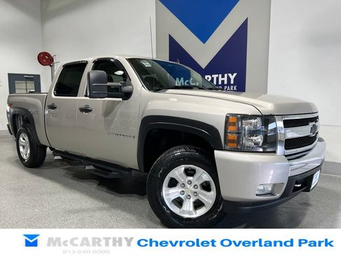 Used 2007 Chevrolet Silverado 1500 LT w/ 1LT Convenience Package AWD/4WD image 1