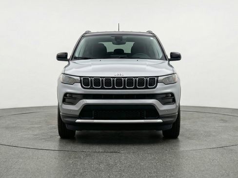 Used 2025 Jeep Compass Limited AWD/4WD image 2