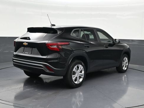 Used 2024 Chevrolet Trax LS FWD image 5