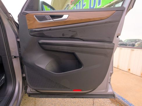 Used 2024 Volkswagen Atlas SE image 17