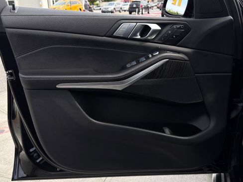 Used 2022 BMW X7 xDrive40i w/ Premium Package image 13