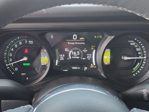 Used 2025 Jeep Wrangler Unlimited Sahara w/ Safety Group AWD/4WD image 17