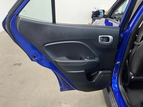 Used 2025 Hyundai Venue SEL FWD image 19