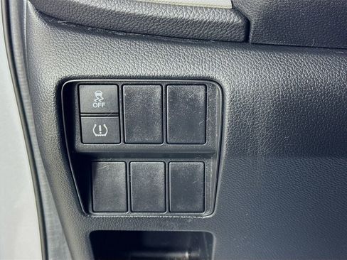 Used 2018 Honda CR-V LX image 11