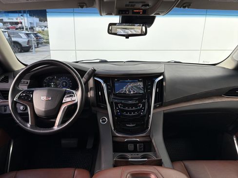 Used 2019 Cadillac Escalade Premium Luxury image 20