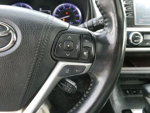 Used 2019 Toyota Highlander XLE image 21