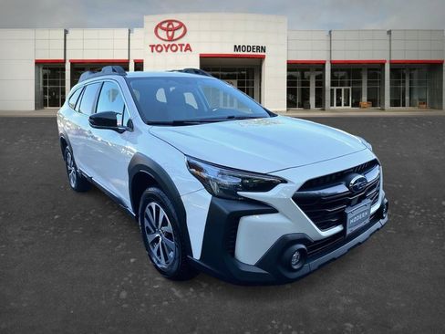 Used 2025 Subaru Outback Premium AWD/4WD image 3
