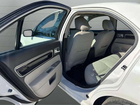 Used 2009 Lincoln MKZ image 14