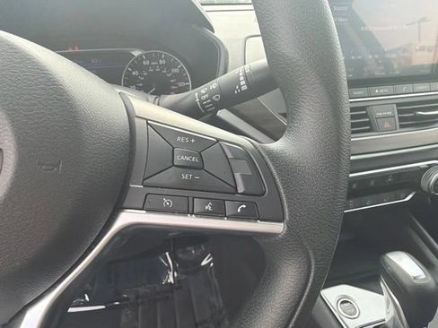 Used 2025 Nissan Altima 2.5 SV FWD image 23