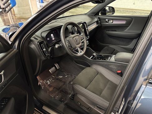 Certified 2022 Volvo XC40 P8 Recharge Plus image 10