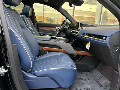 Used 2026 Cadillac Vistiq Premium Luxury image 10