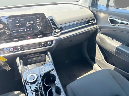 New 2025 Kia Sportage LX image 14