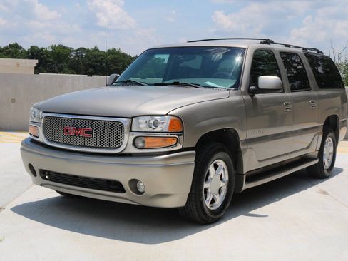 Used 2001 GMC Yukon XL Denali AWD/4WD image 19