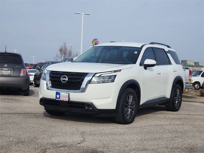 Used 2022 Nissan Pathfinder SV