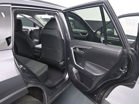 Used 2022 Toyota RAV4 XLE AWD/4WD image 22