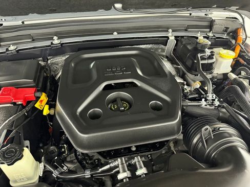 Used 2024 Jeep Wrangler Unlimited AWD/4WD image 33