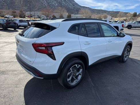 New 2026 Chevrolet Trax LT FWD image 7