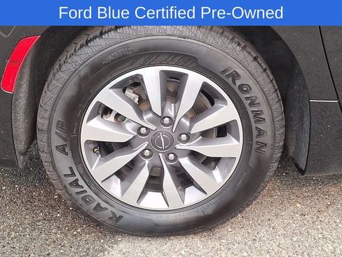 Used 2023 Chrysler Pacifica Limited FWD image 9