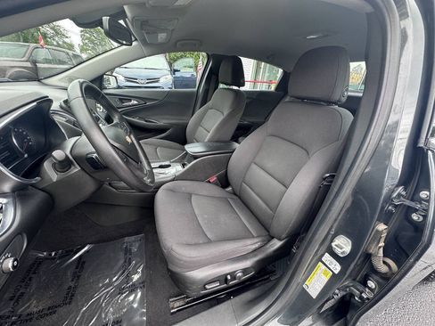 Used 2017 Chevrolet Malibu LT FWD image 10