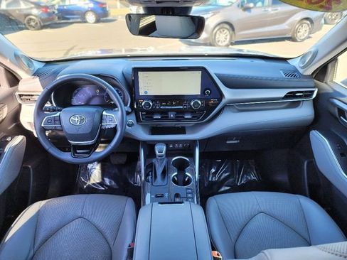 Used 2023 Toyota Highlander Limited image 30