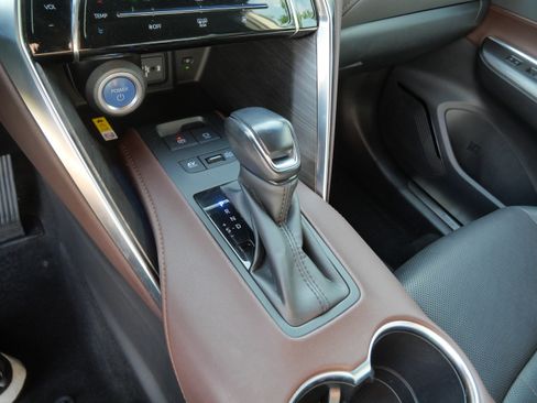 Certified 2021 Toyota Venza Limited w/ Advanced Technology Package AWD/4WD image 24