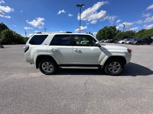 Used 2022 Toyota 4Runner SR5 Premium w/ Moonroof Package AWD/4WD image 2