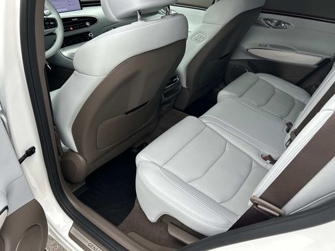 New 2027 Genesis GV70 2.5T Advanced AWD/4WD image 19