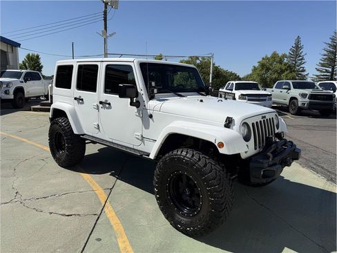 Used 2018 Jeep Wrangler Unlimited Sport AWD/4WD image 5