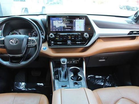 Used 2020 Toyota Highlander Platinum image 13