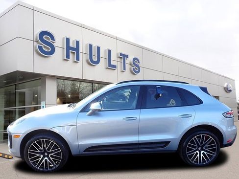 Used 2022 Porsche Macan image 2