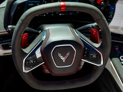 Used 2023 Chevrolet Corvette Stingray Premium Conv w/ Z51 Performance Package image 18