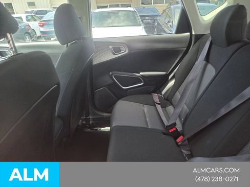 Used 2025 Kia Soul LX w/ LX Technology Package FWD image 4