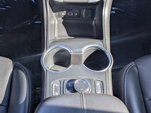 Used 2024 GMC Terrain SLT AWD/4WD image 20