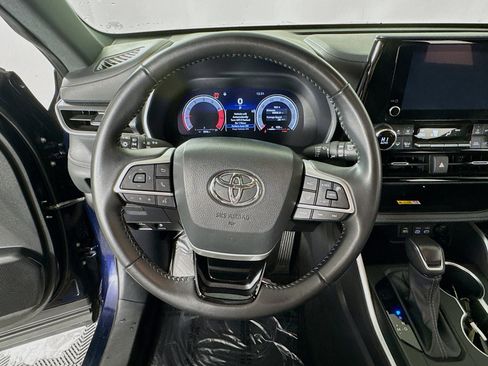 Certified 2025 Toyota Highlander XSE image 13