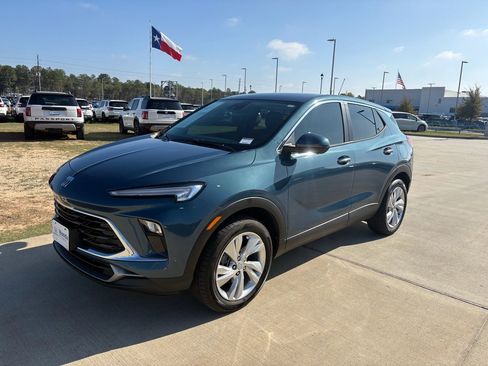 Used 2024 Buick Encore GX Preferred w/ Advanced Technology Package image 4