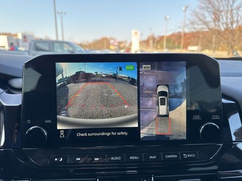 New 2025 Nissan Pathfinder SL image 15