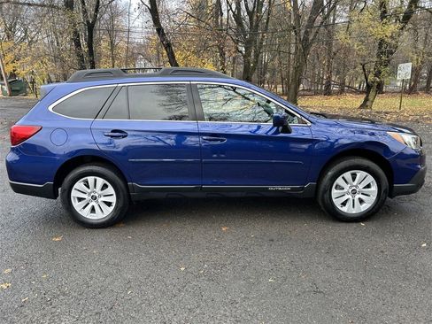 Used 2017 Subaru Outback 2.5i Premium image 9