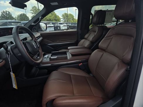 New 2026 Lincoln Navigator Reserve AWD/4WD image 11