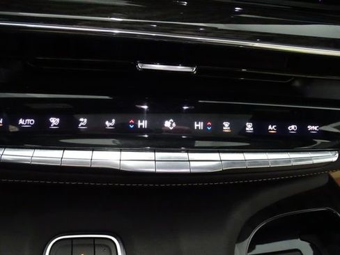 Certified 2023 Cadillac Escalade ESV Premium Luxury AWD/4WD image 15