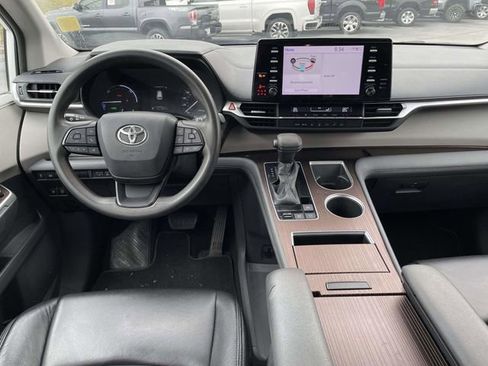 Used 2022 Toyota Sienna LE image 14