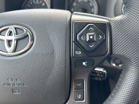 Used 2022 Toyota Tacoma TRD Sport w/ Technology Package AWD/4WD image 17